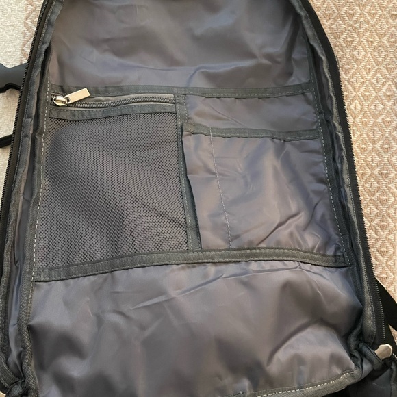 Large Travel Backpack Carry on Flight Approved - Picture 3 of 9